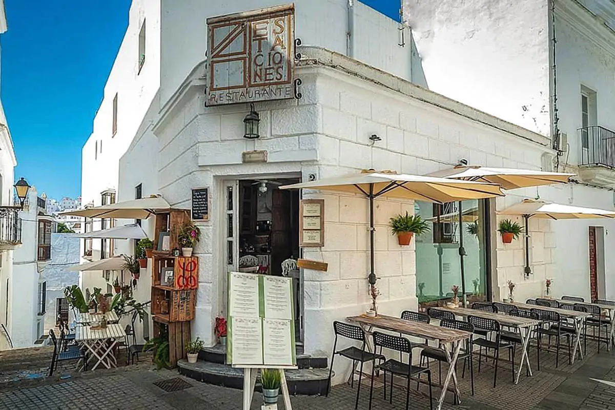The 4 Best Restaurants to Eat in Vejer de la Frontera 2 Terraza del Restaurante 4 Estaciones Vejer de la Frontera