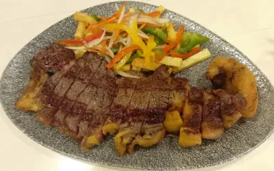 Blog 1 Vaca Gallega a la Parrilla en Cádiz: Por Qué Es la Mejor Carne que Puedes Comer